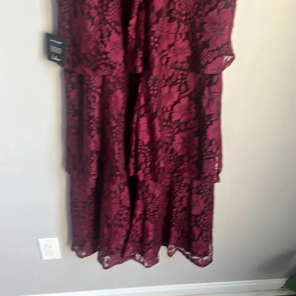 NEW Lulus Molinetto Burgundy Lace Ruffled Tiered Sleeveless Maxi Dress - Picture 9 of 12